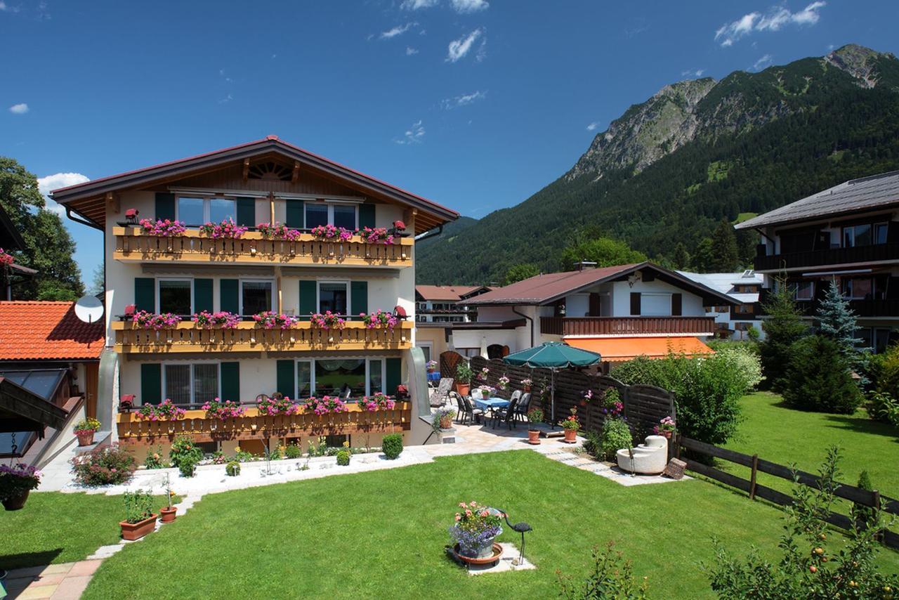 Alpenflair Ferienwohnungen Gaestehaus Tepferdt Oberstdorf Exterior photo