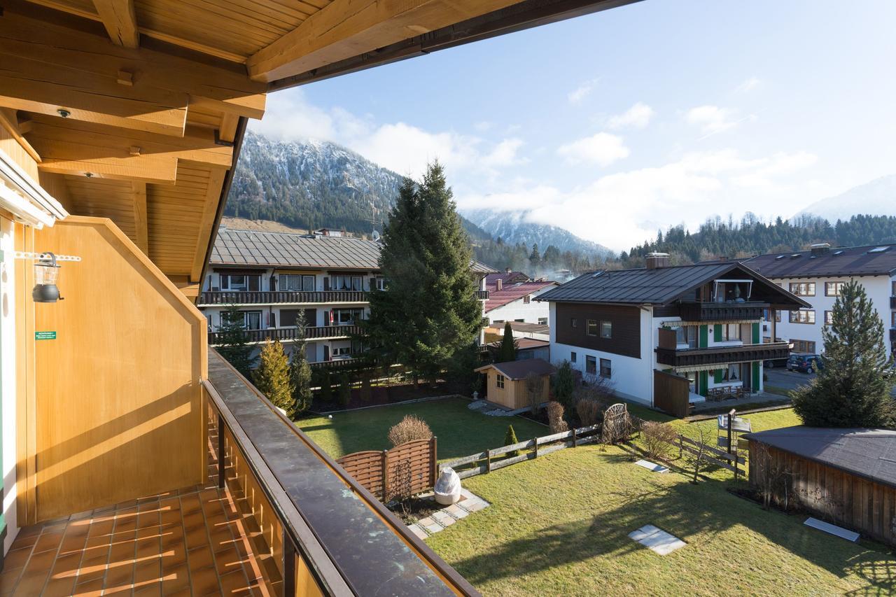 Alpenflair Ferienwohnungen Gaestehaus Tepferdt Oberstdorf Exterior photo